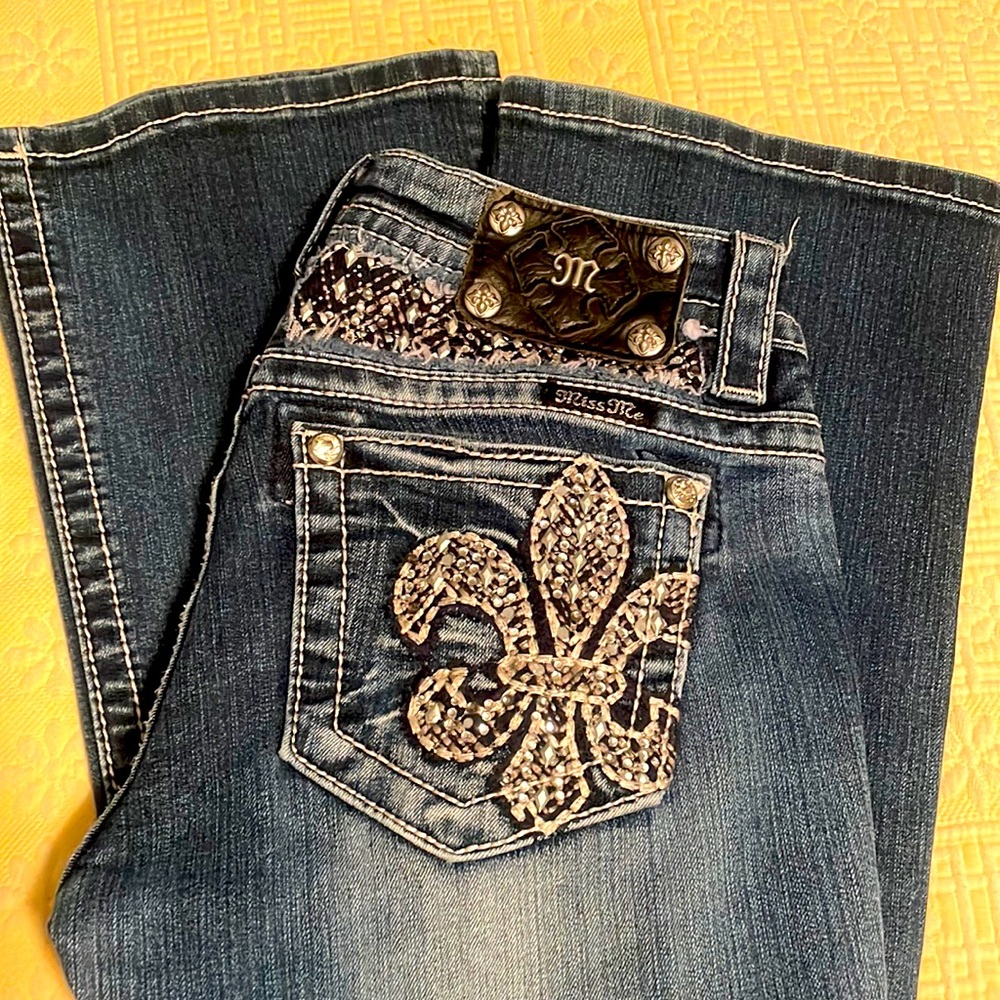 Miss Me Fleur de Lis jeans sz 27